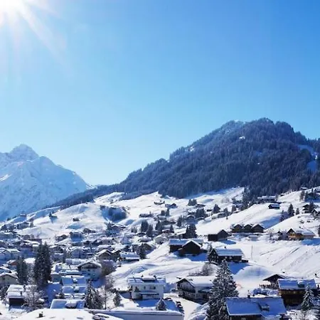 Vier Jahreszeiten * Hirschegg (Vorarlberg)