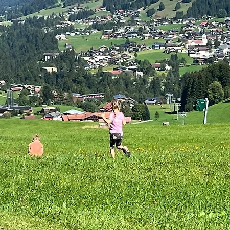Vier Jahreszeiten * Hirschegg Rein