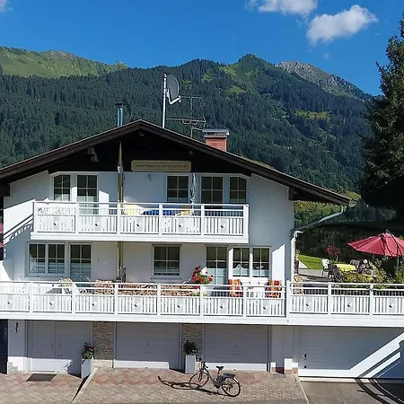 Vier Jahreszeiten * Hirschegg (Vorarlberg)
